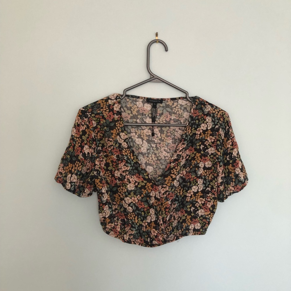Women fashion flowery top